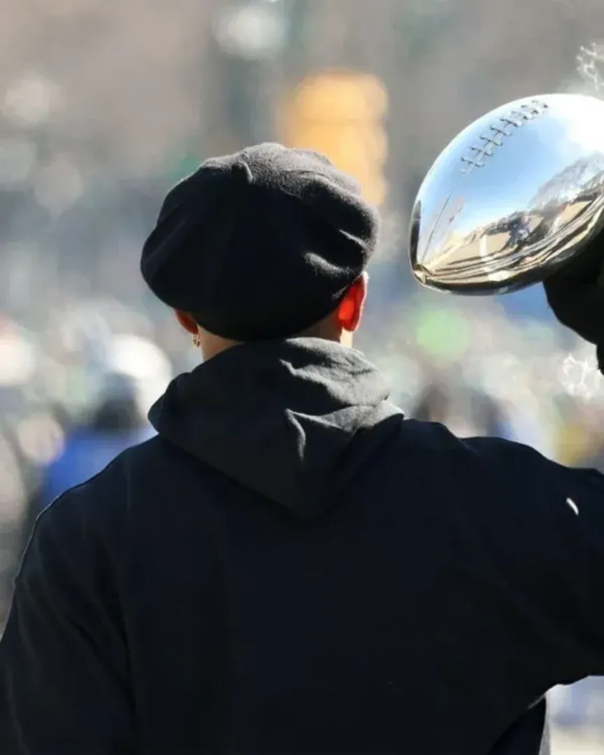 Love Hurts Black Hoodie 2025