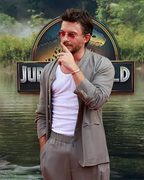 Jurassic World Rebirth Jonathan Bailey New York Jacket