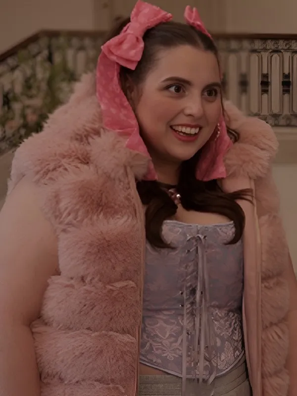 Only Murders In The Building S05 Beanie Feldstein Fur HoodedVest