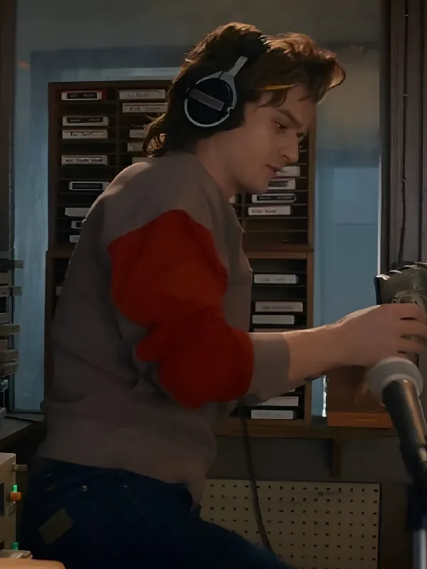 Stranger Things S05 Joe Keery Henley Sweater 2025