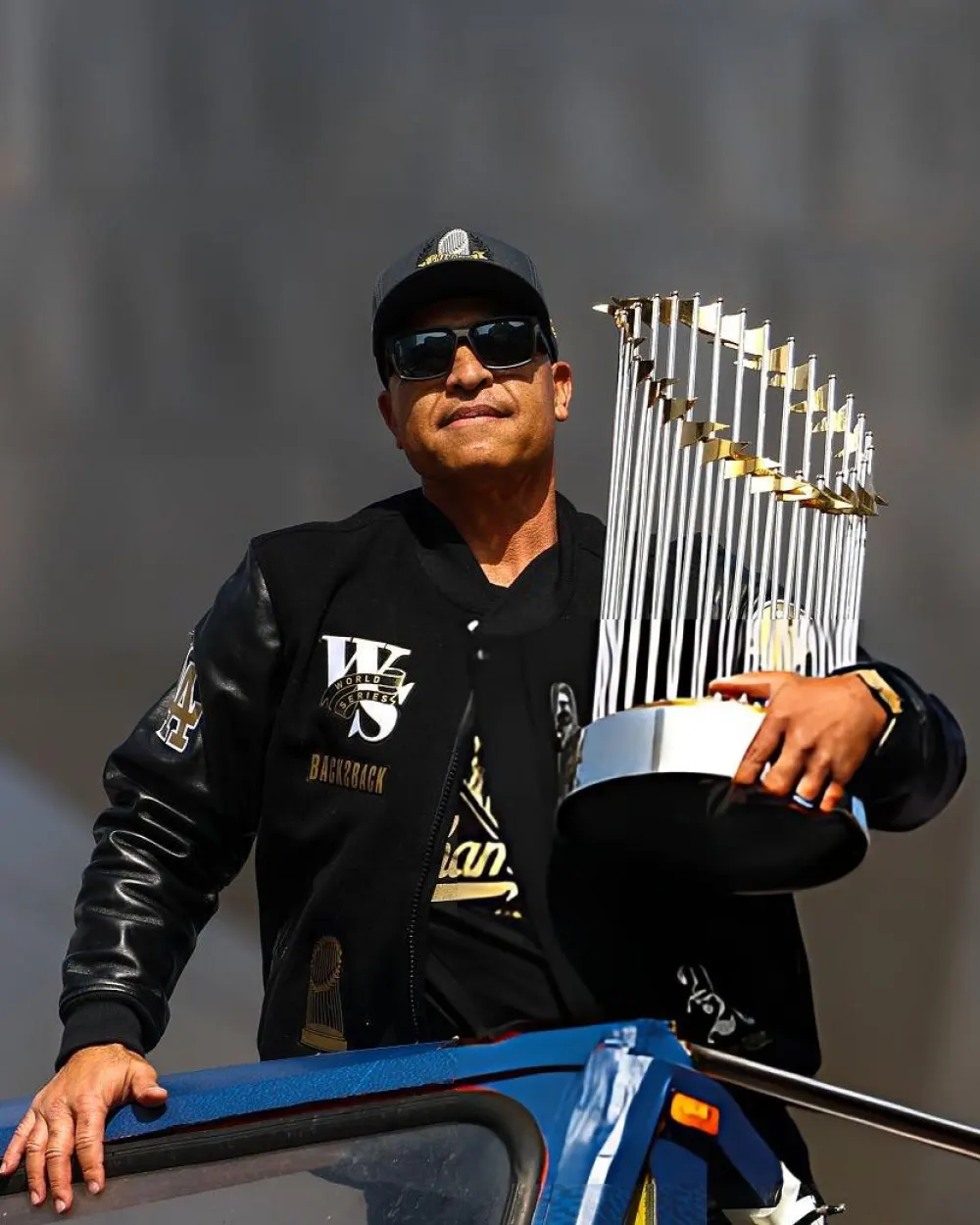 New-Dave-Roberts-Dodgers-World-Series-Championship-Parade-Jacket