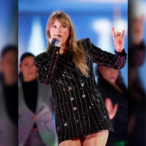 Taylor-Swift-Black-Coat